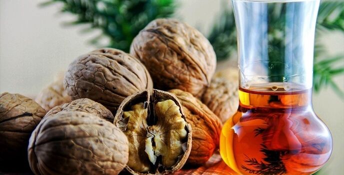 Infusion of walnut shells to remove parasites